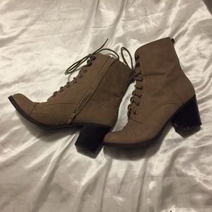 (SOLD) Steve Madden Lace Up Boots
